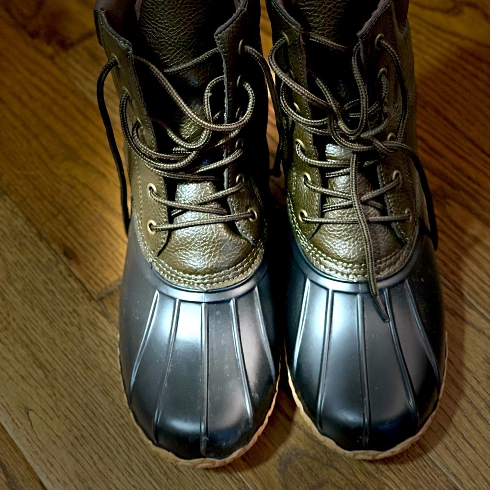 Mens weatherproof boots. Size 10.  Man made upper